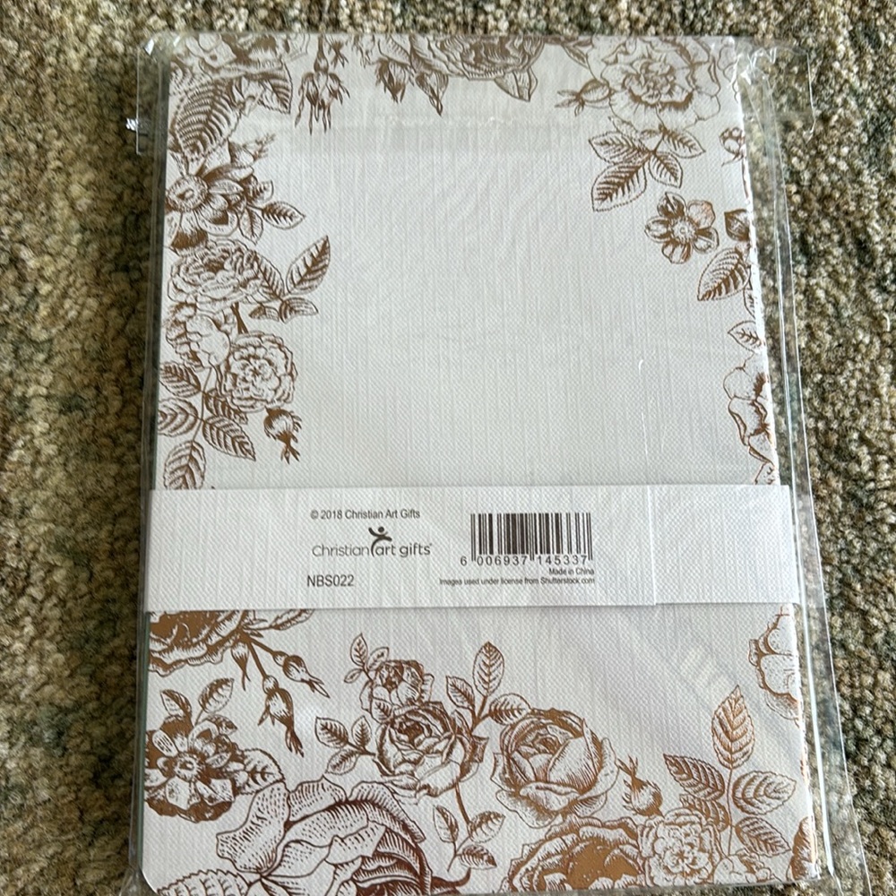 NWT Set of 3 Elegant Notebooks with Gold Detailing “STRENGTH & DIGNITY” - Picture 5 of 7